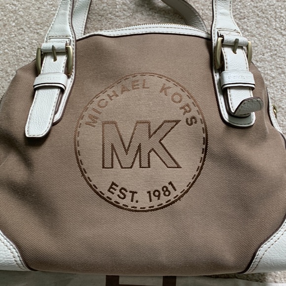 Michael Kors Beautiful purse. Leather & fabric great condition used few times. - Picture 2 of 8
